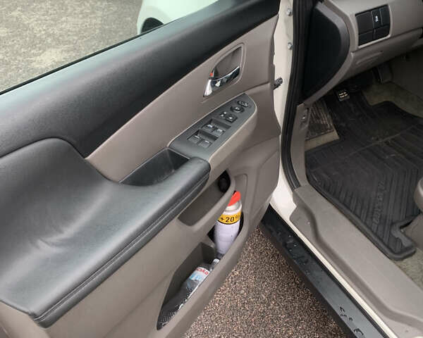 Белый Хонда Одиссей, объемом двигателя 3.47 л и пробегом 220 тыс. км за 14999 $, фото 8 на Automoto.ua