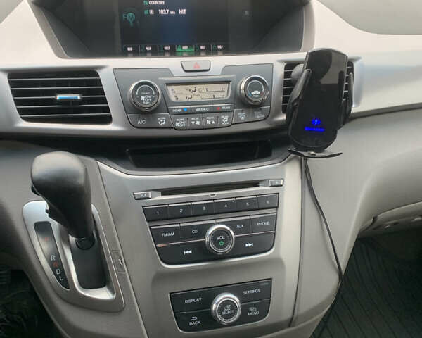 Белый Хонда Одиссей, объемом двигателя 3.47 л и пробегом 220 тыс. км за 14999 $, фото 11 на Automoto.ua