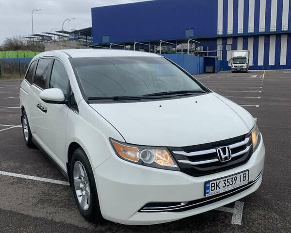 Белый Хонда Одиссей, объемом двигателя 3.47 л и пробегом 220 тыс. км за 14999 $, фото 1 на Automoto.ua