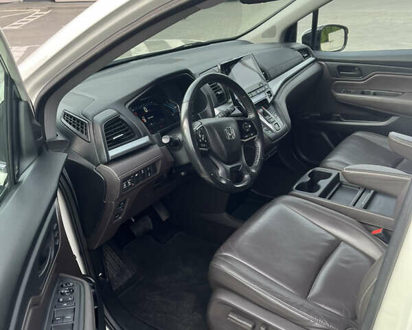 Хонда Одиссей 2018 в Ровно на Automoto.ua Белый Хонда Одиссей, объемом двигателя 3.47 л и пробегом 130 тыс. км за 21500 $, фото 14 на Automoto.ua