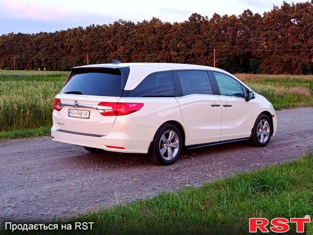 Белый Хонда Одиссей, объемом двигателя 3.5 л и пробегом 86 тыс. км за 24500 $, фото 5 на Automoto.ua