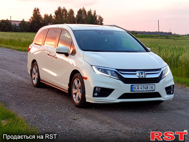 Белый Хонда Одиссей, объемом двигателя 3.5 л и пробегом 86 тыс. км за 24500 $, фото 2 на Automoto.ua