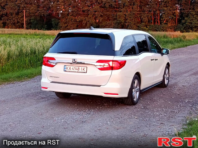 Белый Хонда Одиссей, объемом двигателя 3.5 л и пробегом 86 тыс. км за 24500 $, фото 6 на Automoto.ua