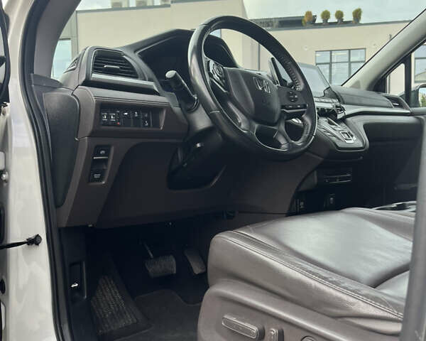 Хонда Одиссей 2018 в Ровно на Automoto.ua Белый Хонда Одиссей, объемом двигателя 3.47 л и пробегом 130 тыс. км за 21500 $, фото 22 на Automoto.ua