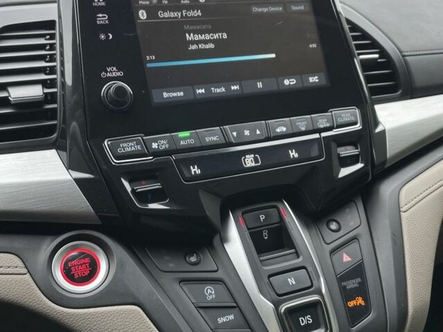 Белый Хонда Одиссей, объемом двигателя 3.5 л и пробегом 99 тыс. км за 18500 $, фото 7 на Automoto.ua