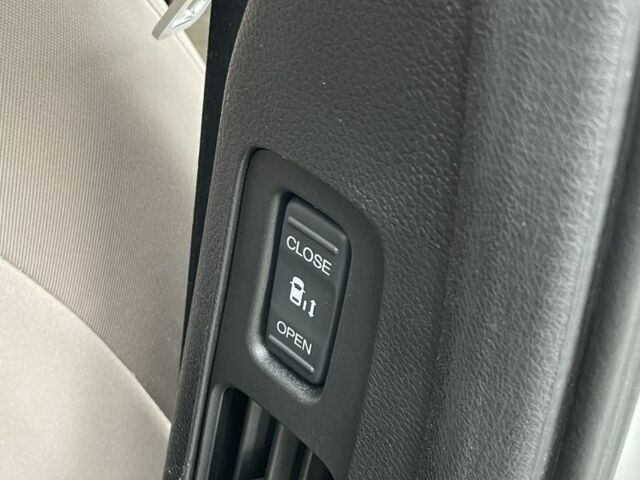 Белый Хонда Одиссей, объемом двигателя 3.5 л и пробегом 99 тыс. км за 18500 $, фото 13 на Automoto.ua