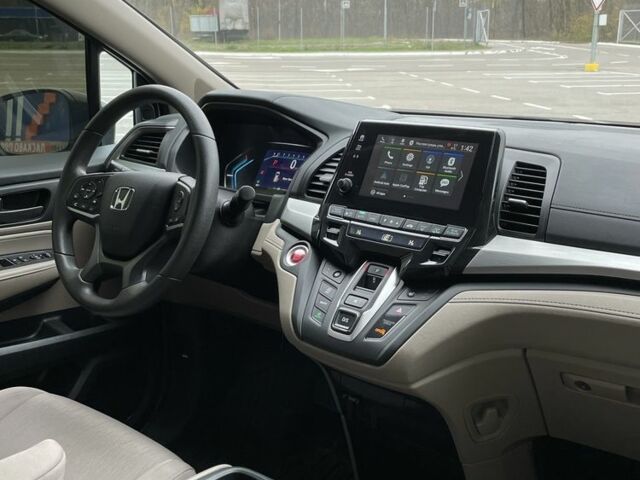 Белый Хонда Одиссей, объемом двигателя 3.5 л и пробегом 99 тыс. км за 18500 $, фото 6 на Automoto.ua