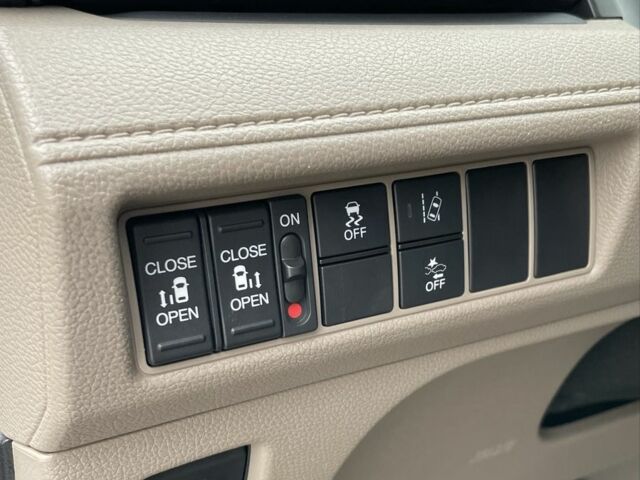 Белый Хонда Одиссей, объемом двигателя 3.5 л и пробегом 99 тыс. км за 18500 $, фото 10 на Automoto.ua