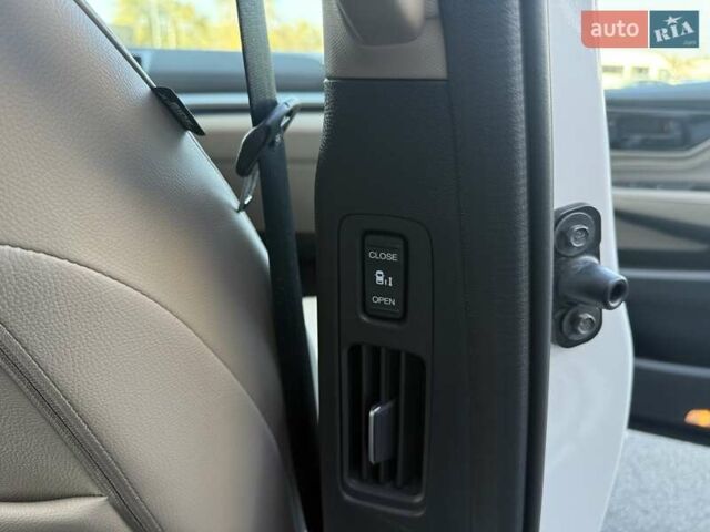 Білий Хонда Одіссей, об'ємом двигуна 3.47 л та пробігом 33 тис. км за 26500 $, фото 35 на Automoto.ua