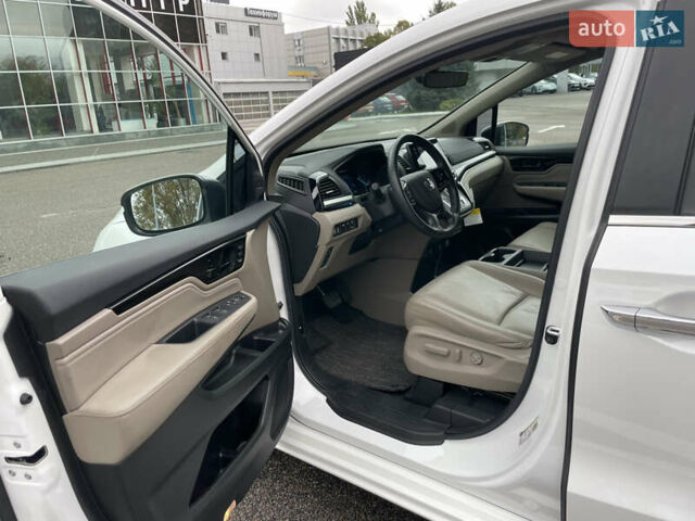 Белый Хонда Одиссей, объемом двигателя 3.47 л и пробегом 33 тыс. км за 32000 $, фото 7 на Automoto.ua