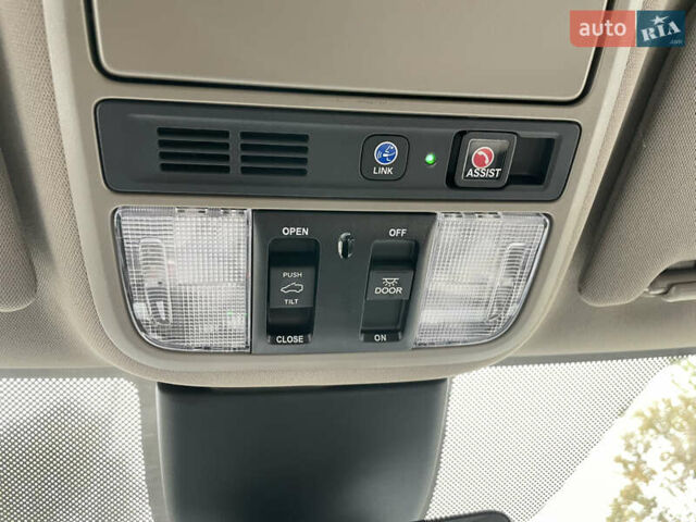 Белый Хонда Одиссей, объемом двигателя 3.47 л и пробегом 33 тыс. км за 32000 $, фото 10 на Automoto.ua