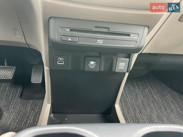 Белый Хонда Одиссей, объемом двигателя 3.47 л и пробегом 33 тыс. км за 32000 $, фото 9 на Automoto.ua