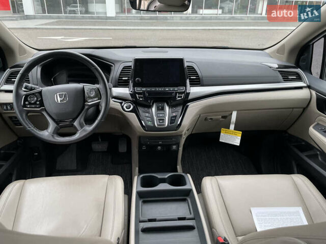 Белый Хонда Одиссей, объемом двигателя 3.47 л и пробегом 33 тыс. км за 32000 $, фото 5 на Automoto.ua