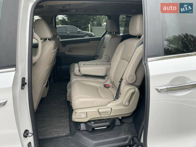 Белый Хонда Одиссей, объемом двигателя 3.47 л и пробегом 33 тыс. км за 32000 $, фото 6 на Automoto.ua