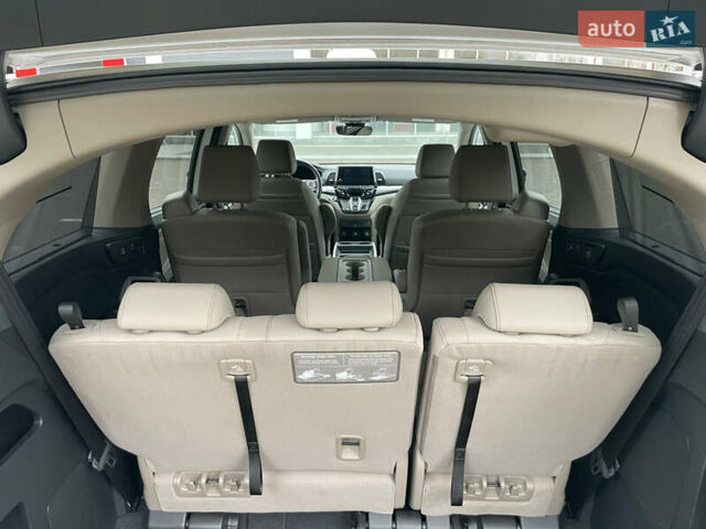 Белый Хонда Одиссей, объемом двигателя 3.47 л и пробегом 33 тыс. км за 32000 $, фото 2 на Automoto.ua