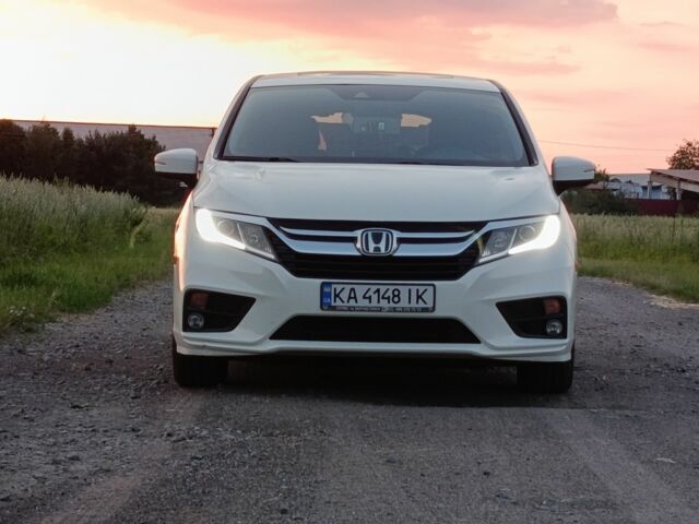 Белый Хонда Одиссей, объемом двигателя 3.5 л и пробегом 86 тыс. км за 21900 $, фото 1 на Automoto.ua