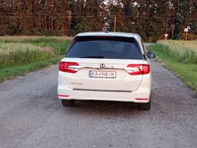 Белый Хонда Одиссей, объемом двигателя 3.5 л и пробегом 86 тыс. км за 21900 $, фото 4 на Automoto.ua