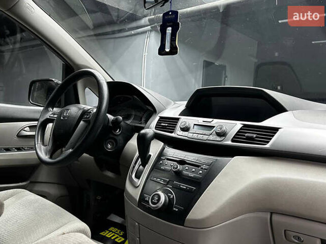 Черный Хонда Одиссей, объемом двигателя 3.47 л и пробегом 314 тыс. км за 12000 $, фото 17 на Automoto.ua