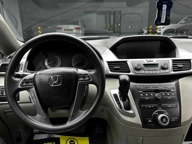 Черный Хонда Одиссей, объемом двигателя 3.5 л и пробегом 314 тыс. км за 12000 $, фото 8 на Automoto.ua