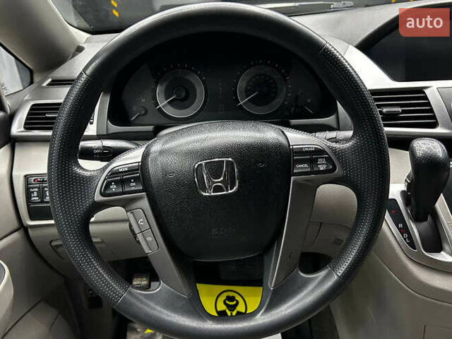 Черный Хонда Одиссей, объемом двигателя 3.47 л и пробегом 314 тыс. км за 12000 $, фото 9 на Automoto.ua