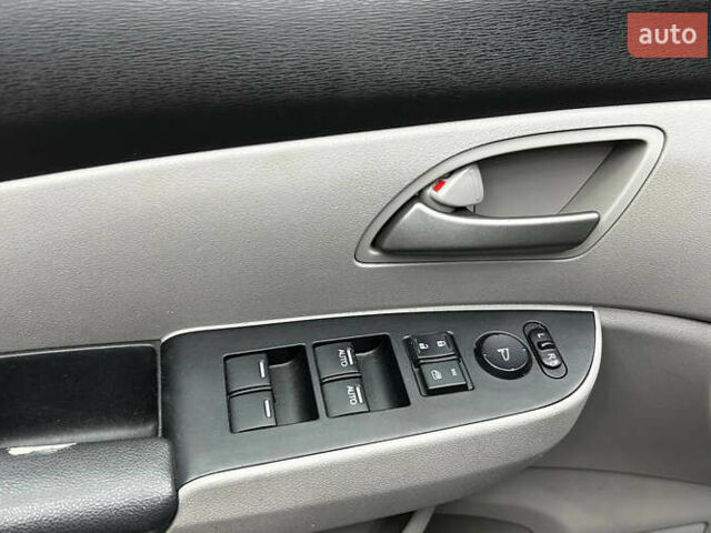 Черный Хонда Одиссей, объемом двигателя 3.47 л и пробегом 314 тыс. км за 12000 $, фото 13 на Automoto.ua