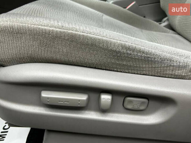 Черный Хонда Одиссей, объемом двигателя 3.47 л и пробегом 314 тыс. км за 12000 $, фото 15 на Automoto.ua