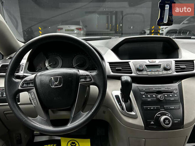 Черный Хонда Одиссей, объемом двигателя 3.47 л и пробегом 314 тыс. км за 12000 $, фото 8 на Automoto.ua