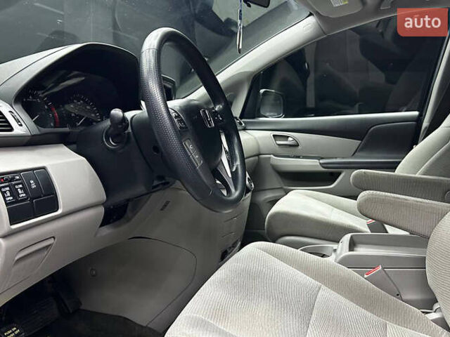 Черный Хонда Одиссей, объемом двигателя 3.47 л и пробегом 314 тыс. км за 12000 $, фото 6 на Automoto.ua