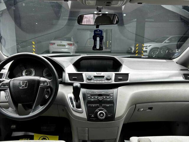 Черный Хонда Одиссей, объемом двигателя 3.5 л и пробегом 314 тыс. км за 12000 $, фото 7 на Automoto.ua