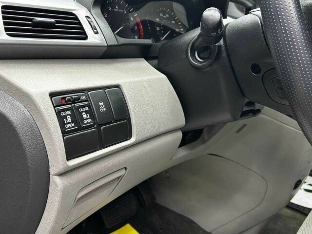 Черный Хонда Одиссей, объемом двигателя 3.5 л и пробегом 314 тыс. км за 12000 $, фото 14 на Automoto.ua