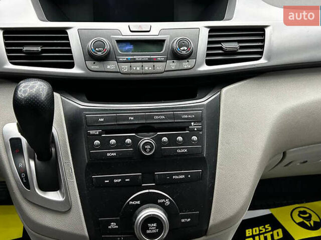 Черный Хонда Одиссей, объемом двигателя 3.47 л и пробегом 314 тыс. км за 12000 $, фото 10 на Automoto.ua