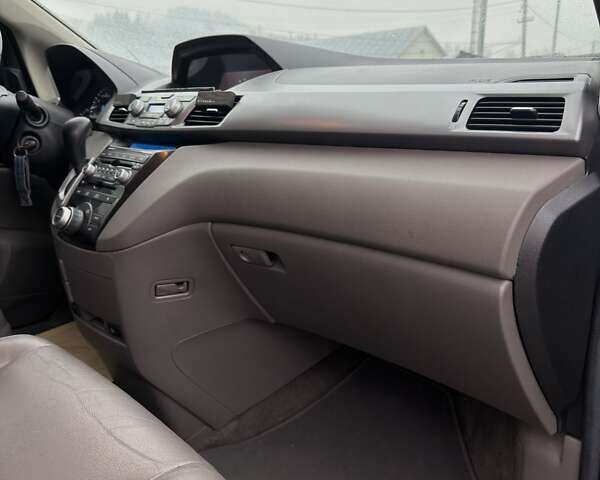 Красный Хонда Одиссей, объемом двигателя 3.47 л и пробегом 265 тыс. км за 14800 $, фото 24 на Automoto.ua