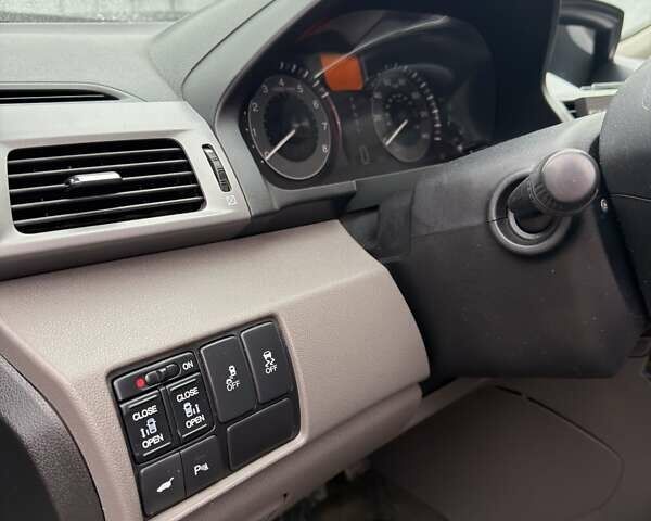 Красный Хонда Одиссей, объемом двигателя 3.47 л и пробегом 265 тыс. км за 14800 $, фото 20 на Automoto.ua