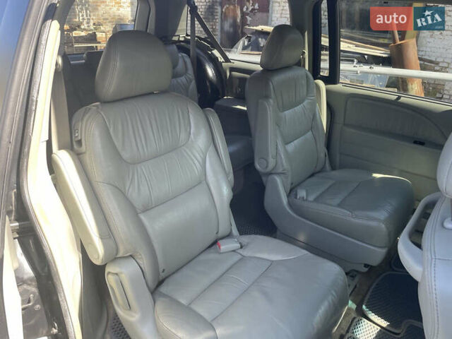 Серый Хонда Одиссей, объемом двигателя 3.5 л и пробегом 300 тыс. км за 6499 $, фото 6 на Automoto.ua