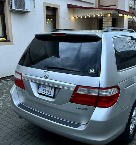 Серый Хонда Одиссей, объемом двигателя 3.47 л и пробегом 257 тыс. км за 5999 $, фото 2 на Automoto.ua