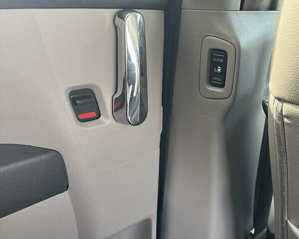 Хонда Одиссей 2013 в Киеве на Automoto.ua Серый Хонда Одиссей, объемом двигателя 3.47 л и пробегом 270 тыс. км за 16500 $, фото 18 на Automoto.ua