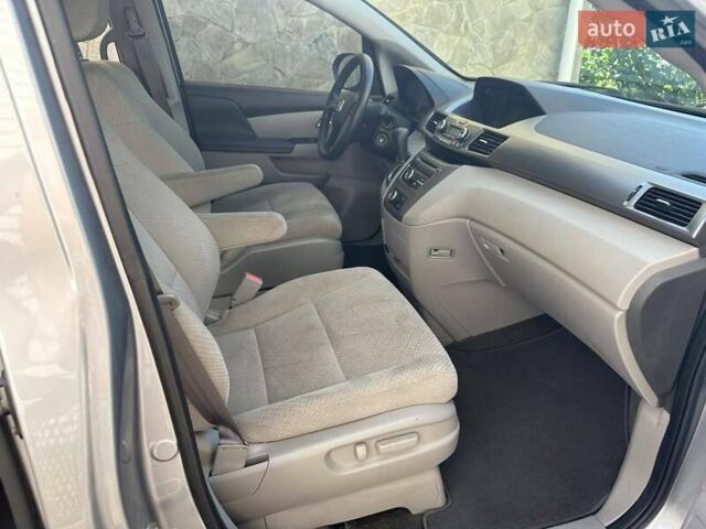 Серый Хонда Одиссей, объемом двигателя 3.47 л и пробегом 69 тыс. км за 16300 $, фото 9 на Automoto.ua