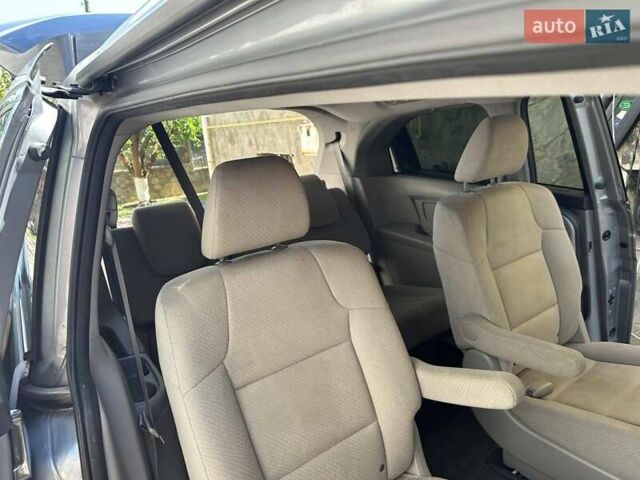 Серый Хонда Одиссей, объемом двигателя 3.47 л и пробегом 69 тыс. км за 16300 $, фото 6 на Automoto.ua