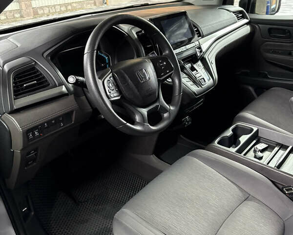 Серый Хонда Одиссей, объемом двигателя 3.47 л и пробегом 191 тыс. км за 19500 $, фото 5 на Automoto.ua