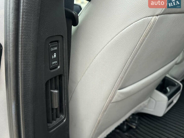 Сірий Хонда Одіссей, об'ємом двигуна 3.5 л та пробігом 127 тис. км за 25999 $, фото 88 на Automoto.ua