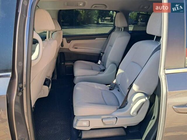 Серый Хонда Одиссей, объемом двигателя 3.47 л и пробегом 32 тыс. км за 25000 $, фото 17 на Automoto.ua