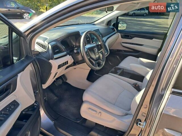 Серый Хонда Одиссей, объемом двигателя 3.47 л и пробегом 32 тыс. км за 25000 $, фото 21 на Automoto.ua