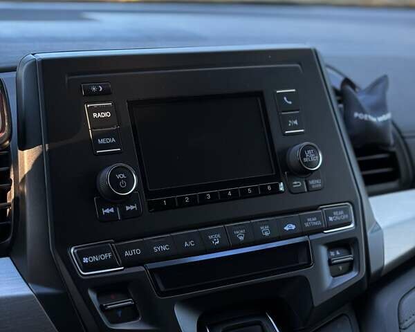 Серый Хонда Одиссей, объемом двигателя 3.47 л и пробегом 117 тыс. км за 22500 $, фото 12 на Automoto.ua