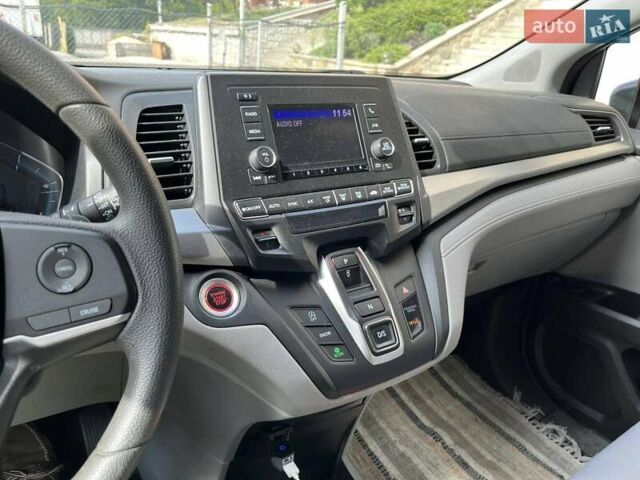 Серый Хонда Одиссей, объемом двигателя 3.47 л и пробегом 55 тыс. км за 23900 $, фото 4 на Automoto.ua