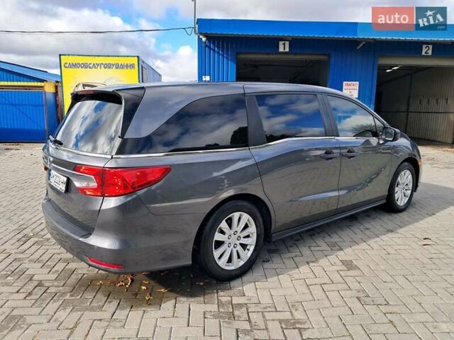 Серый Хонда Одиссей, объемом двигателя 3.47 л и пробегом 32 тыс. км за 25000 $, фото 7 на Automoto.ua