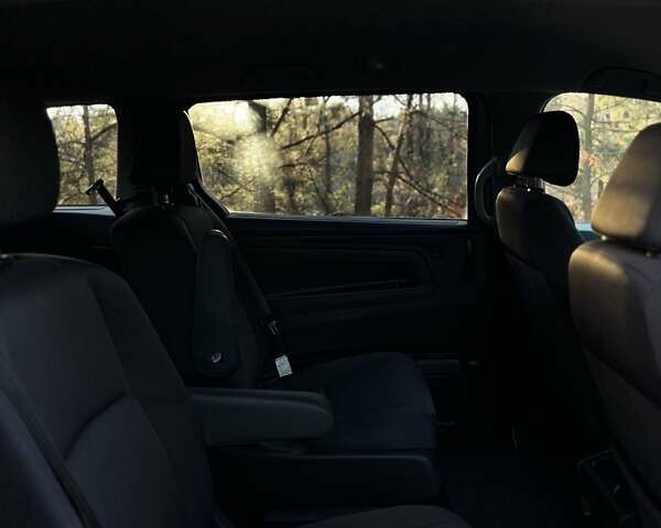 Серый Хонда Одиссей, объемом двигателя 3.47 л и пробегом 117 тыс. км за 22500 $, фото 4 на Automoto.ua