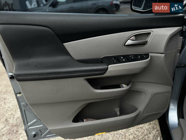 Синій Хонда Одіссей, об'ємом двигуна 3.47 л та пробігом 392 тис. км за 14999 $, фото 17 на Automoto.ua