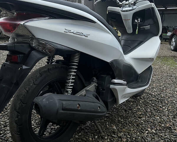 Белый Хонда PCX 125, объемом двигателя 0.13 л и пробегом 18 тыс. км за 1620 $, фото 3 на Automoto.ua