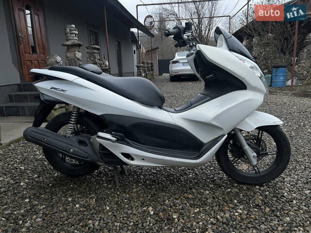 Белый Хонда PCX 125, объемом двигателя 0.13 л и пробегом 18 тыс. км за 1620 $, фото 2 на Automoto.ua