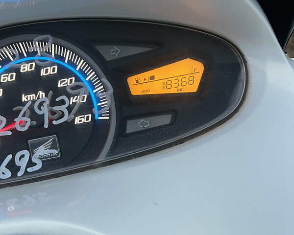 Белый Хонда PCX 125, объемом двигателя 0.13 л и пробегом 18 тыс. км за 1620 $, фото 5 на Automoto.ua
